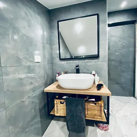 Apartma Teja-dekani *